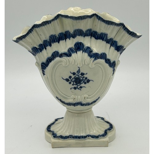 148 - A late 18th century blue and white hand-painted pearlware shell edge quintal vase, c. 1790. 21cm tal... 