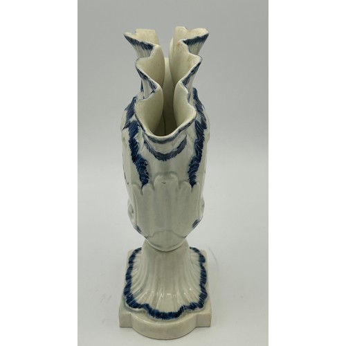 148 - A late 18th century blue and white hand-painted pearlware shell edge quintal vase, c. 1790. 21cm tal... 