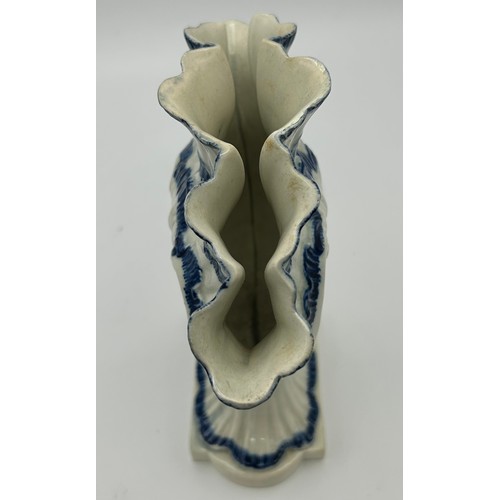 148 - A late 18th century blue and white hand-painted pearlware shell edge quintal vase, c. 1790. 21cm tal... 