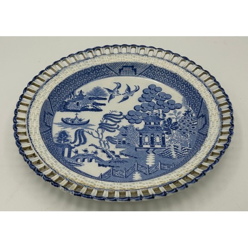 164 - A group of early 19th century blue and white transfer printed Spode wares, c. 1810. To include: a Wi... 