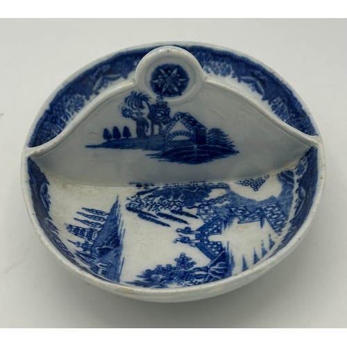 164 - A group of early 19th century blue and white transfer printed Spode wares, c. 1810. To include: a Wi... 