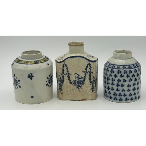 171 - Three early 19th century pearlware blue and white hand-painted tea caddies, c. 1810. 10 - 12 cm tall... 