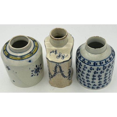 171 - Three early 19th century pearlware blue and white hand-painted tea caddies, c. 1810. 10 - 12 cm tall... 