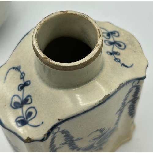 171 - Three early 19th century pearlware blue and white hand-painted tea caddies, c. 1810. 10 - 12 cm tall... 