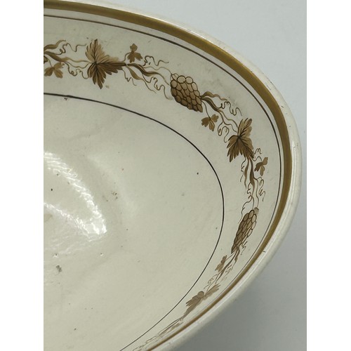 182 - An early 19th century Spode hand-painted creamware armorial dish, c. 1820. 19 cm wide. (1)

Conditio... 