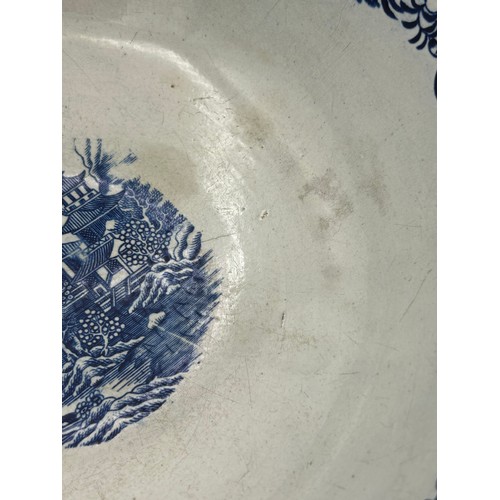 192 - A group of early 19th century blue and white transfer printed Conversation pattern bowls, c. 1800. 2... 