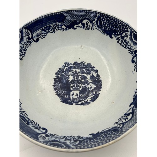 192 - A group of early 19th century blue and white transfer printed Conversation pattern bowls, c. 1800. 2... 