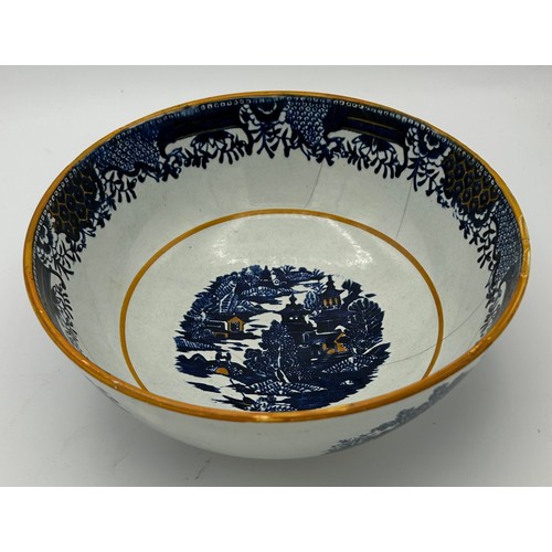 192 - A group of early 19th century blue and white transfer printed Conversation pattern bowls, c. 1800. 2... 