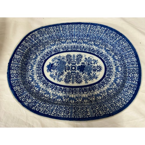 197 - Two early 19th century blue and white transfer printed platters, c. 1800. To include a large oval Fi... 