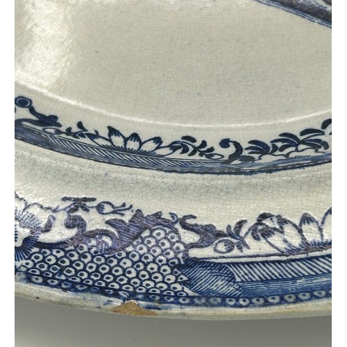 199 - A group of early 19th century blue and white transfer printed chargers and similar platter, c. 1800.... 