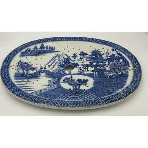 200 - A group of three early 19th century blue and white transfer printed drainers, c. 1800. To include Wi... 