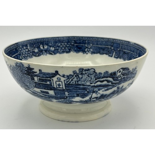 203 - Three early 19th century blue and white transfer printed chinoiserie pattern bowls, c. 1800. Includi... 