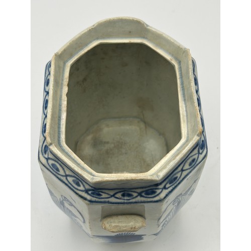 217 - A group of early 19th century hand-painted blue and white pearlware pieces, c. 1810-20. To include a... 