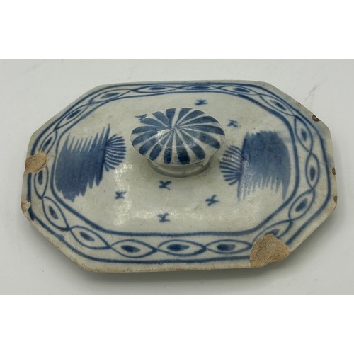 217 - A group of early 19th century hand-painted blue and white pearlware pieces, c. 1810-20. To include a... 