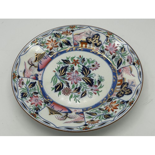 257 - A group of early 19th century transfer printed and hand-painted Spode plates, c. 1810-20. 23 cm wide... 