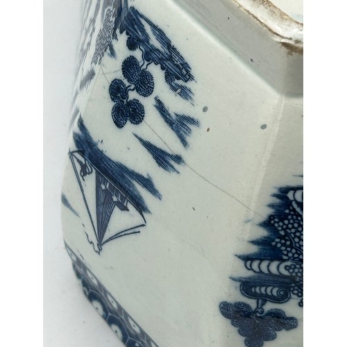 274 - An early 19th century blue and white transfer printed Chinoiserie pattern soup tureen and cover, c. ... 