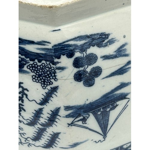 274 - An early 19th century blue and white transfer printed Chinoiserie pattern soup tureen and cover, c. ... 