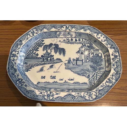 275 - An early 19th century blue and white transfer printed large Spode Willow platter, c. 1810. Together ... 