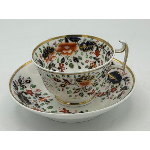 290 - A group of early 19th century hand-painted Spode porcelain cups and saucers, c. 1820. Saucers: 14cm ... 