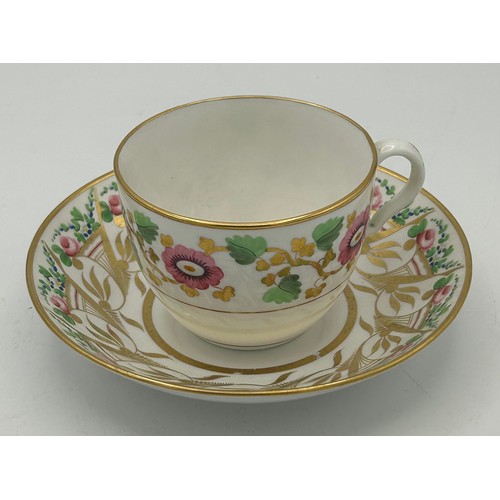 290 - A group of early 19th century hand-painted Spode porcelain cups and saucers, c. 1820. Saucers: 14cm ... 