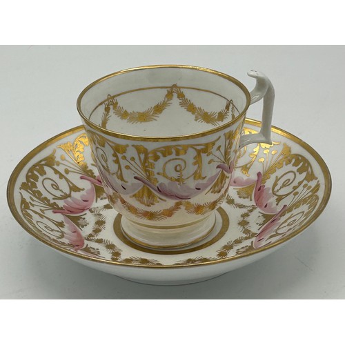 290 - A group of early 19th century hand-painted Spode porcelain cups and saucers, c. 1820. Saucers: 14cm ... 