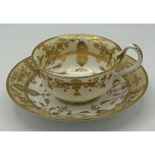 290 - A group of early 19th century hand-painted Spode porcelain cups and saucers, c. 1820. Saucers: 14cm ... 