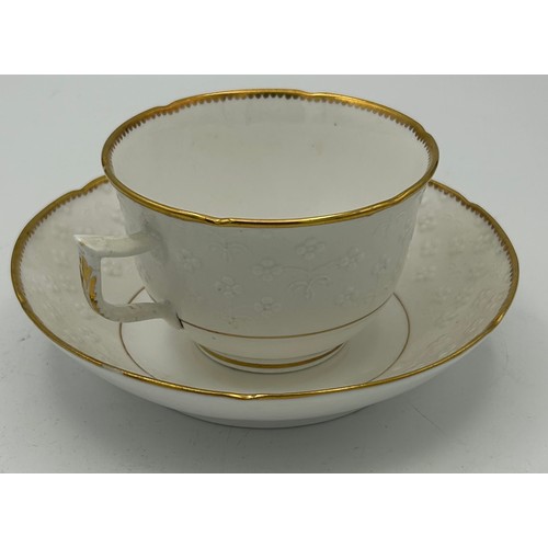 291 - A group of early 19th century hand-painted Spode porcelain cups and saucers with gilding, c. 1820. S... 