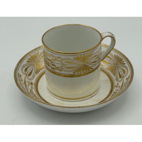 291 - A group of early 19th century hand-painted Spode porcelain cups and saucers with gilding, c. 1820. S... 