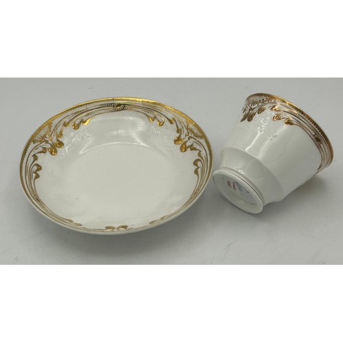 296 - A group of early 19th century hand-painted Spode porcelain cups and saucers with gilding, c. 1820. S... 