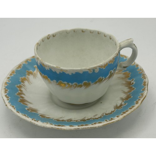 300 - A group of early 19th century hand-painted porcelain cups and saucers with gilding, and hand-painted... 