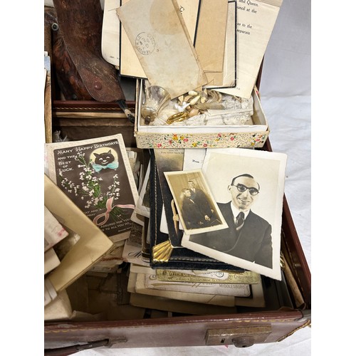 928 - A collection of Ephemera to include WW1 silk and embroidered postcards, war postcards and soldiers, ... 