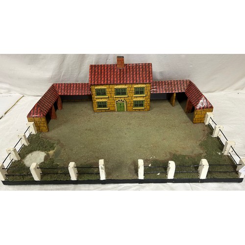 1123 - A model farmhouse 59cm x 42cm with a collection of lead (49) and plastic (58) Britain's Animals, 4 x... 