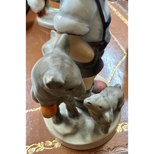 440 - A Hummel pottery table lamp, 19cm high to fitting and four various Hummel figures.