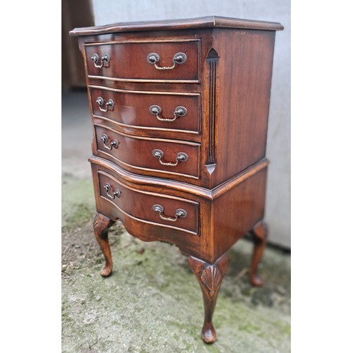 46 - A four height mahogany chest of drawers on cabriole legs. 77cm h x 45cm w x 30cm d.