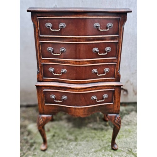 46 - A four height mahogany chest of drawers on cabriole legs. 77cm h x 45cm w x 30cm d.