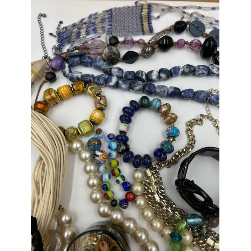 511 - A collection of costume jewellery to include a jet bracelet, Murano glass bracelet, other beaded bra... 