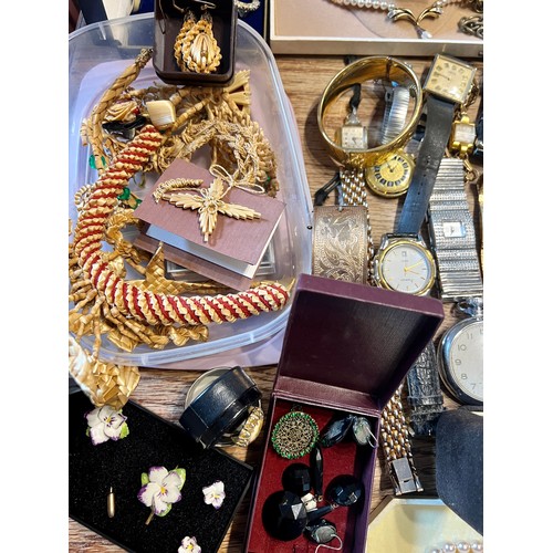 514 - A large quantity of costume jewellery to include wristwatches, cufflinks, necklaces, bangles etc.