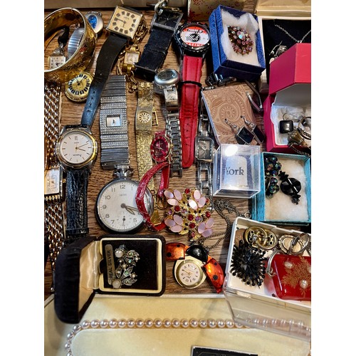 514 - A large quantity of costume jewellery to include wristwatches, cufflinks, necklaces, bangles etc.