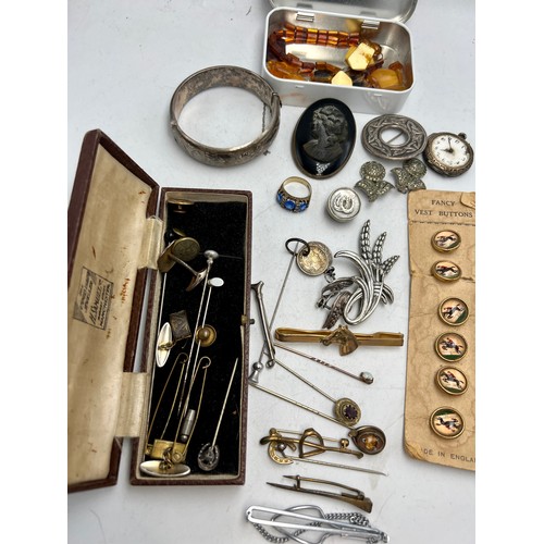 515 - A quantity of 19th and 20thC jewellery to include silver bangle, tie pins, buttons on original card,... 