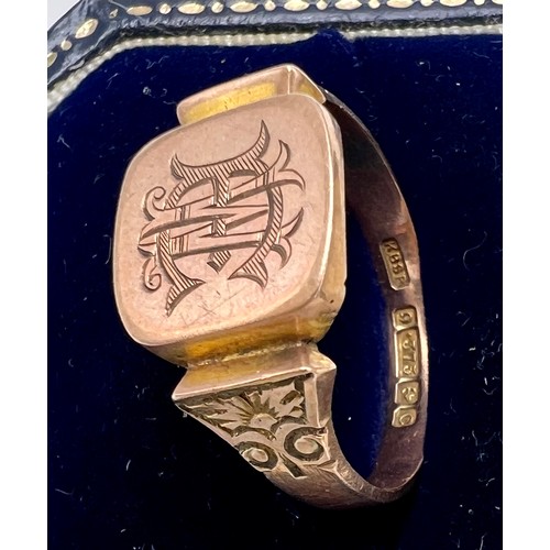 624 - A 9 carat gold signet ring. Size V. Weight 4.9gm.