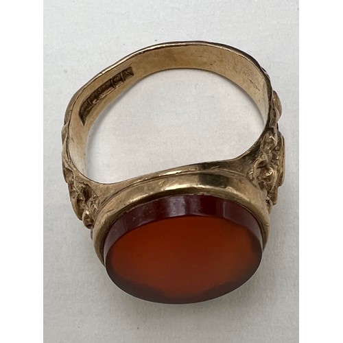 625 - A nine carat gold carnelian ring. Size S/T. Weight 7.7gm.