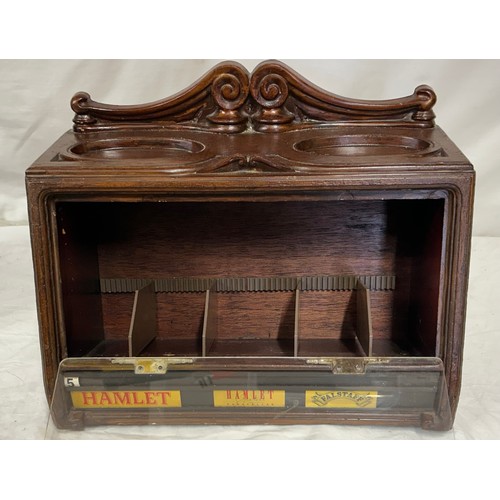 1236 - A miscellany of vintage items to include a cigar display case produced by Roger Aplin Ltd, Dublin 39... 