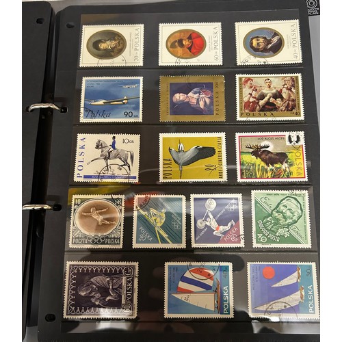 745 - An accumulation of World and GB stamps in 14 albums.
GB mainly 1980's mint in blocks and presentatio... 