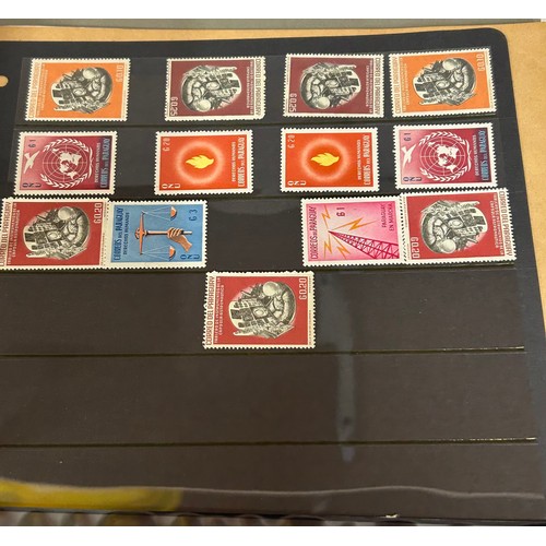 745 - An accumulation of World and GB stamps in 14 albums.
GB mainly 1980's mint in blocks and presentatio... 