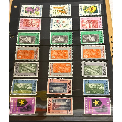 745 - An accumulation of World and GB stamps in 14 albums.
GB mainly 1980's mint in blocks and presentatio... 