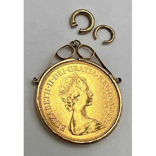 644 - An Elizabeth II full gold sovereign 1976 in unmarked yellow metal mount and two suspension rings. To... 