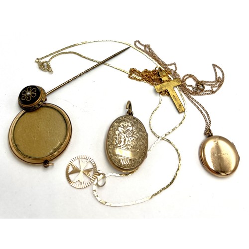 654 - A quantity of mainly 19thC jewellery to include locket with enamel dog to front, tie pin, pendants e... 