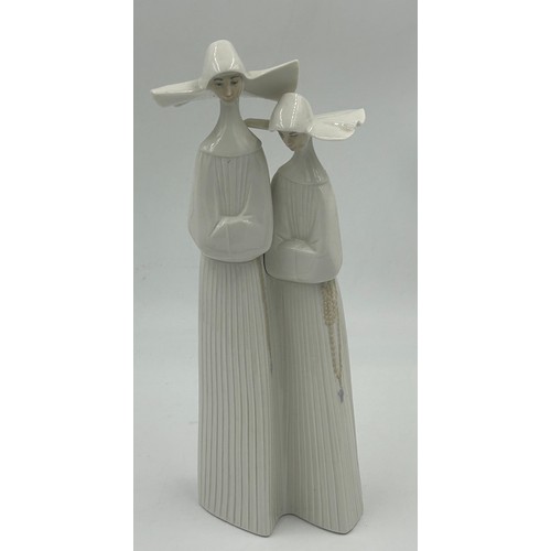 451 - Collection of Lladro Monjas Nuns to include 4611, 14611 & 55001, all boxed with tallest 32cm.