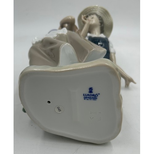 456 - Lladro porcelain figure set 'Love In Bloom', 24cm h, model No 5292, issued 1985 - 1998 and European ... 