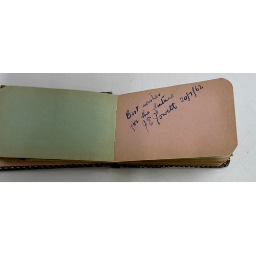 929 - Leeds United interest. A small autograph book containing autographs relating to Leeds United in 1962... 